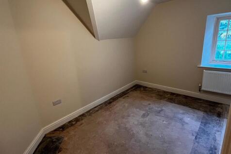 Bedroom 1.jpg