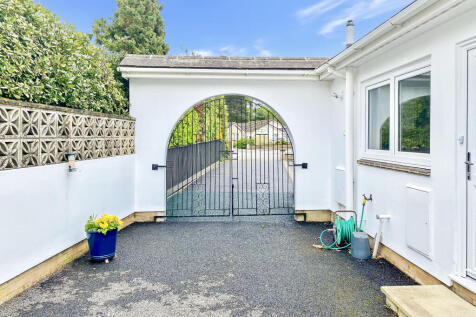Side Gate