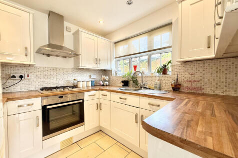 Kitchen (2).jpeg