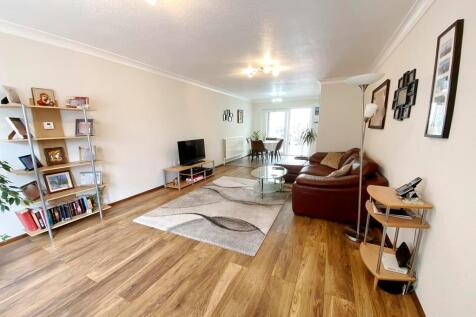 Lounge/Dining Rm