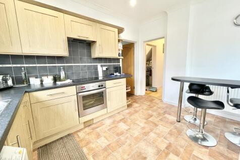 Kitchen (2).jpeg
