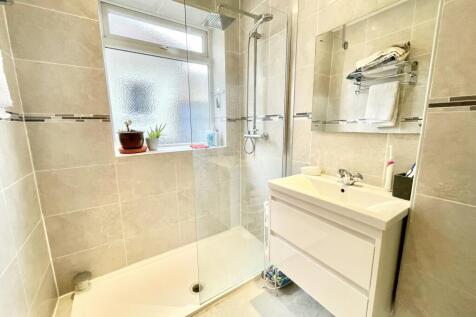 Shower Room.jpeg