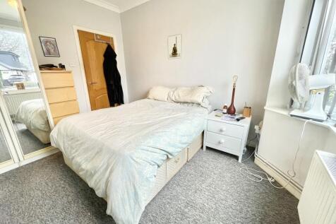 Bedroom 2 (2).jpeg