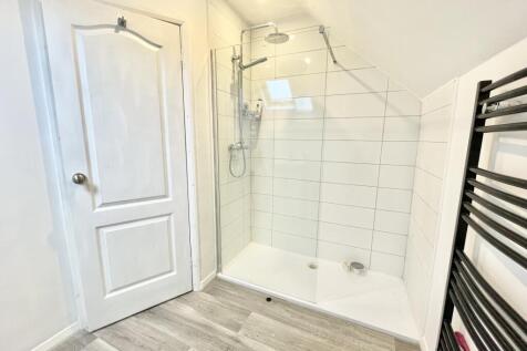 En-Suite Shower.jpeg
