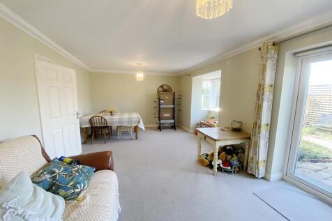 Lounge/Dining Rm