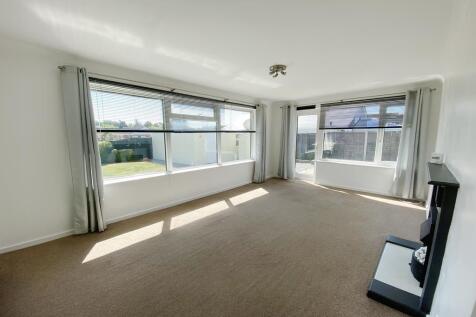 Lounge/Dining Rm