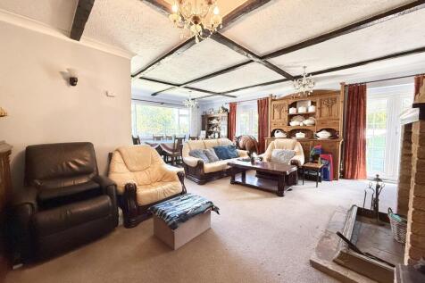 Lounge/Dining Rm
