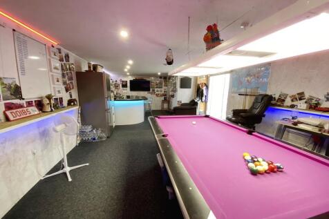 Games Room &amp; Bar