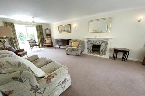 Lounge/Dining Rm
