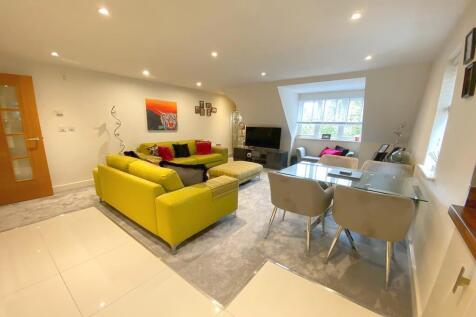 Lounge/Dining Area