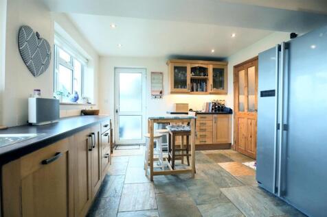 Kitchen (2).jpg