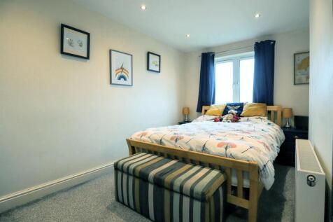 Bedroom 1.jpg