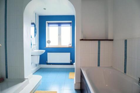 Bathroom (2).jpg