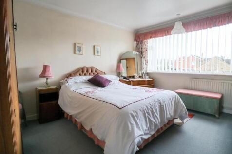 Bedroom 1.jpg