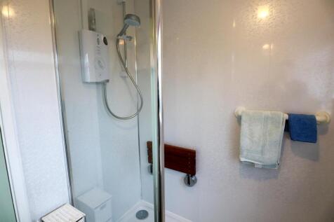 Shower room (2).jpg