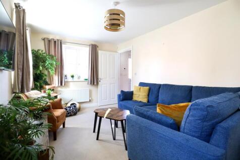 Living room (2).jpg