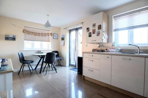 Kitchen (2).jpg