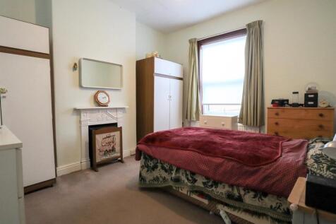 Bedroom 1.jpg