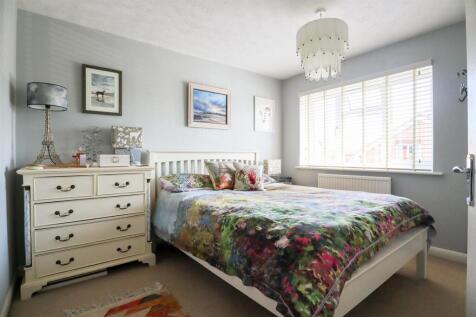 Bedroom 1.jpg