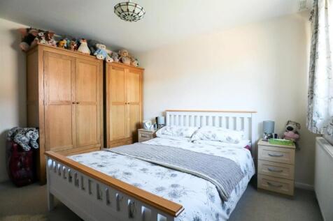 Bedroom 1 (2).jpg