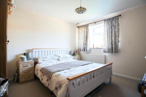 Bedroom 1.jpg