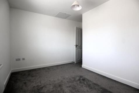 Bedroom 1 (2).jpg
