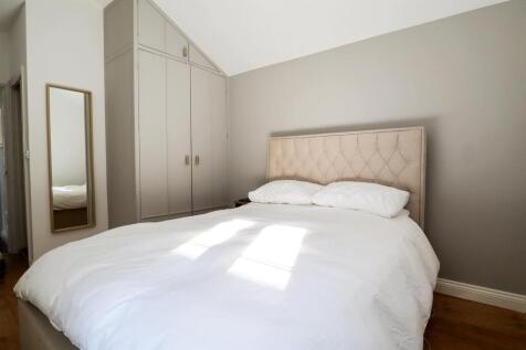 Bedroom 1.jpg