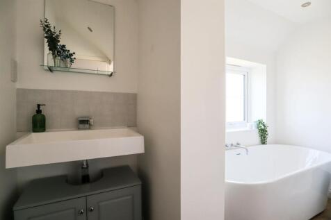 Bathroom 2.jpg