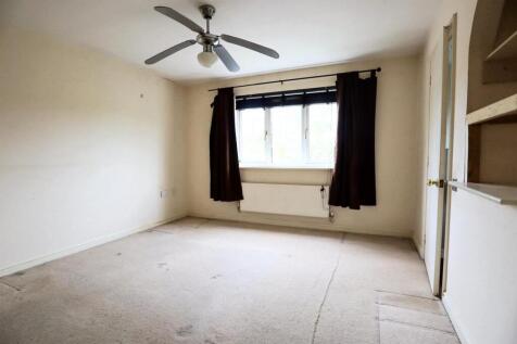 Bedroom 1.jpg