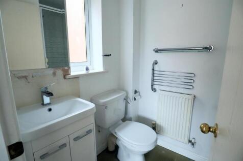 Ensuite (Bed 2).jpg