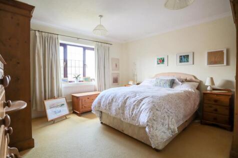 Bedroom 1.jpg