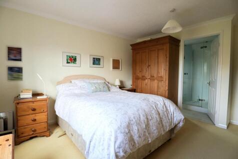 Bedroom 1 (2).jpg
