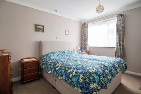 Bedroom 1.jpg