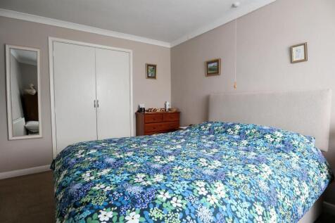 Bedroom 1 (2).jpg