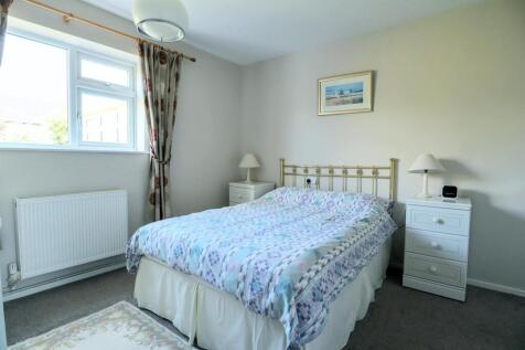 Bedroom 1.jpg