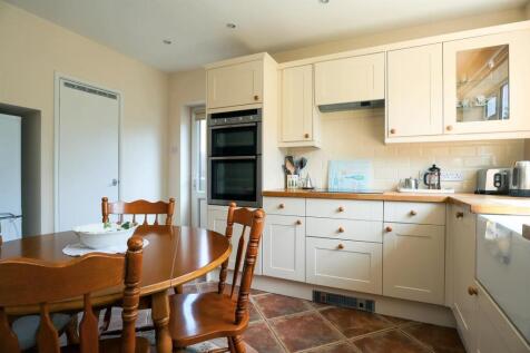 Kitchen (2).jpg
