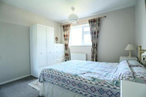 Bedroom 1 (2).jpg