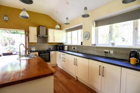 Kitchen (2).jpg