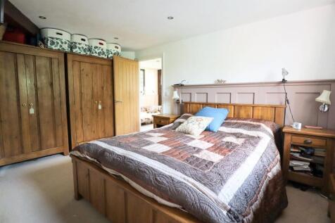 Bedroom 1.jpg