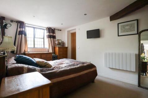 Bedroom 1 (2).jpg