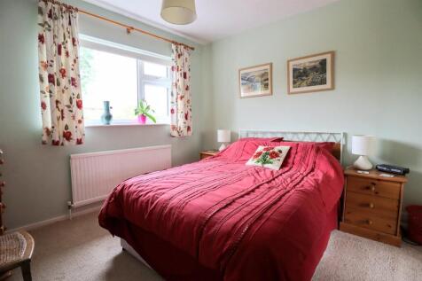 Bedroom 1.jpg