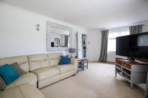 Living room (2).jpg
