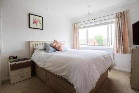 Bedroom 1.jpg