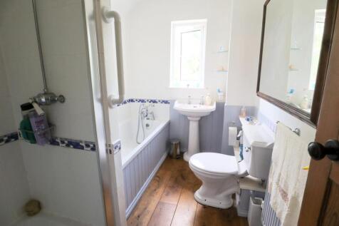 Bathroom.jpg