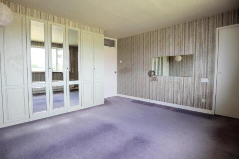 Bedroom 1.jpg