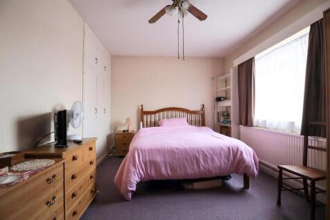 Bedroom 1.jpg