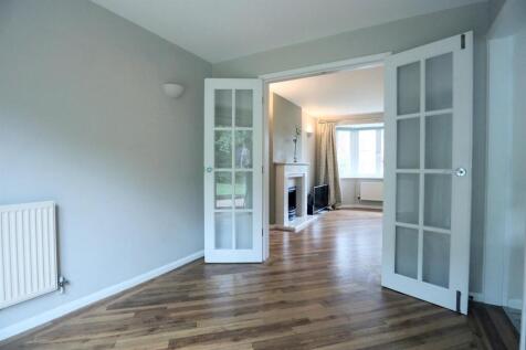 Dining room (2).jpg