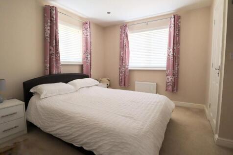 Bedroom 1.jpg
