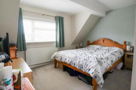 Bedroom 1.jpg