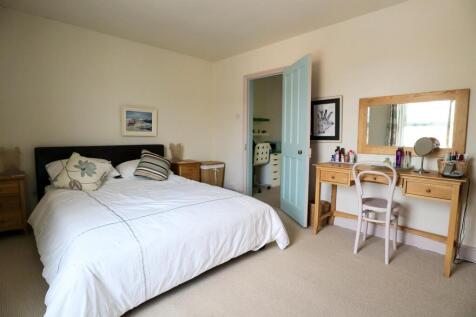 Bedroom 1 (2).jpg